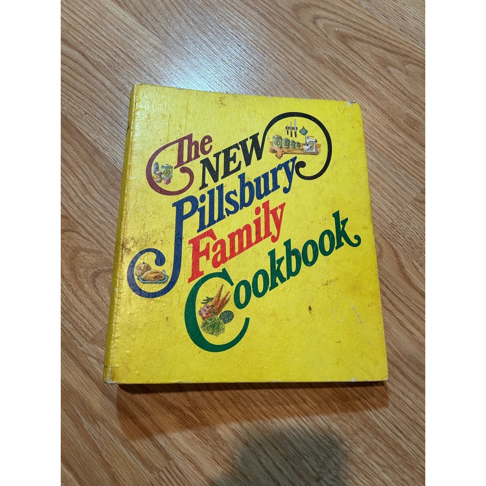 Vintage 1974 The New Pillsbury Family Cookbook 5-Ring Binder Retro Recipes